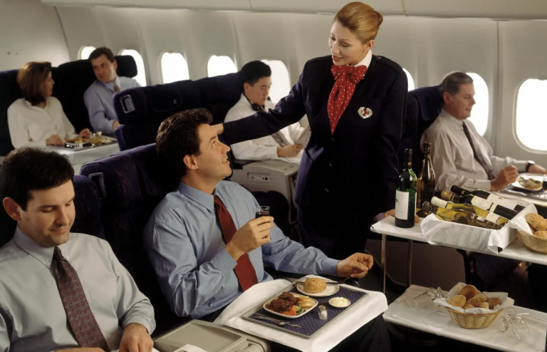 Penumpang Ekonomi Lebih Disukai Pramugari, daripada Orang-Orang Kelas Bisnis? Penumpang Ekonomi Lebih Disukai Pramugari, daripada Orang-Orang Kelas Bisnis?